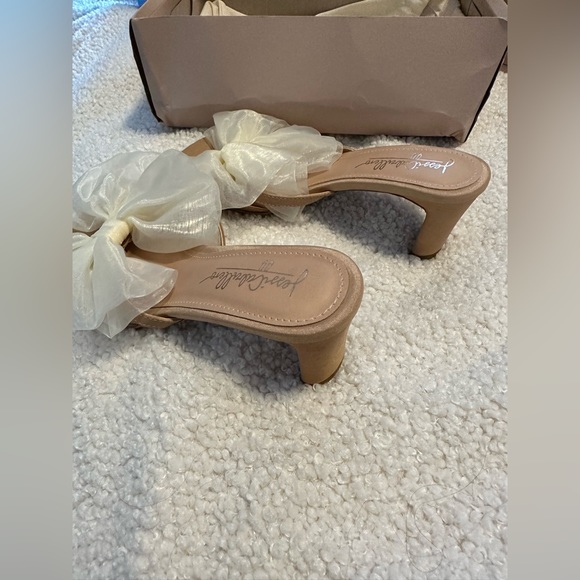 *Sold* Jessi Caballero bow heels - Picture 6 of 9